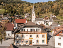 Gerenoveerd appartement aan de piste in Sankt Michael im Lungau - thumbnail 1