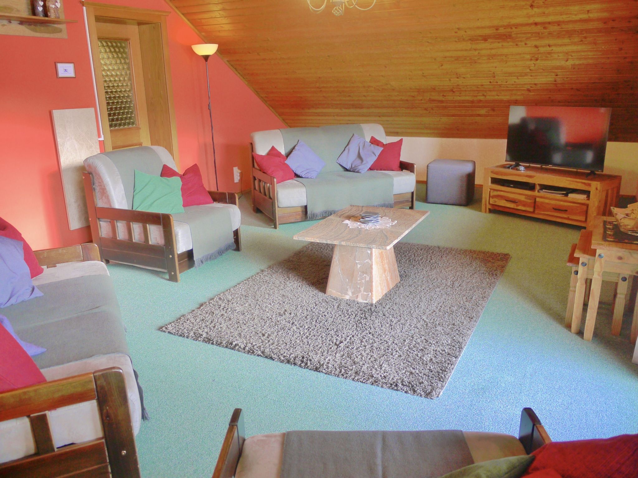 Wohl eingerichtete Wohnung mit eigenem Balkon-Inside