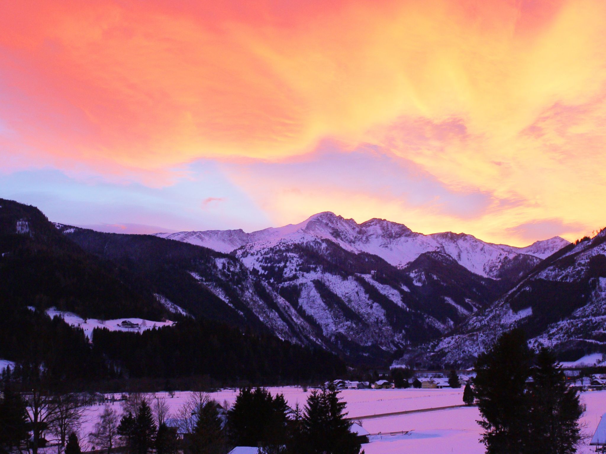 Wohl eingerichtete Wohnung mit eigenem Balkon-Outside
