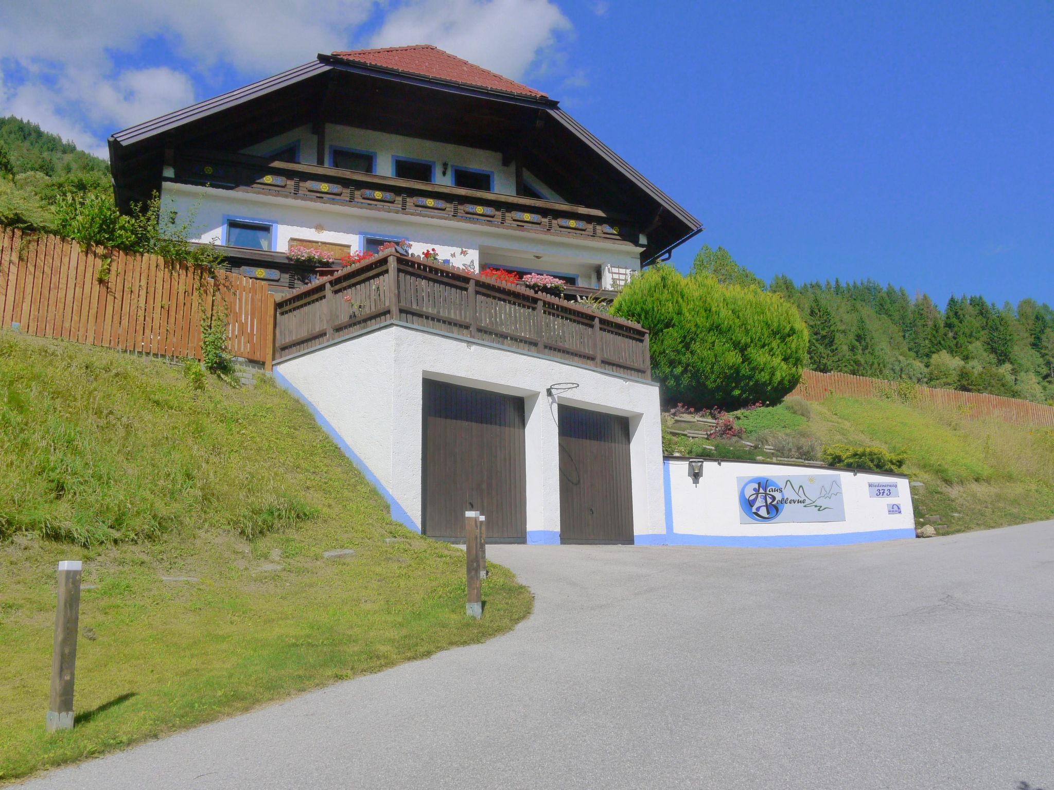 Geräumiges Apartment mit Panoramabergblick-Outside