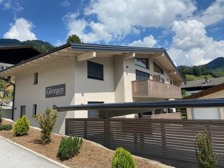 "Das Georgen, Schmitten+Maiskogel", 6-room apartment 124 m2, on the ground floor. Comfortable furnishings: living/dining room with 1 double sofabed and TV. Exit to the terrace. 2 double bedrooms. 2 ro..