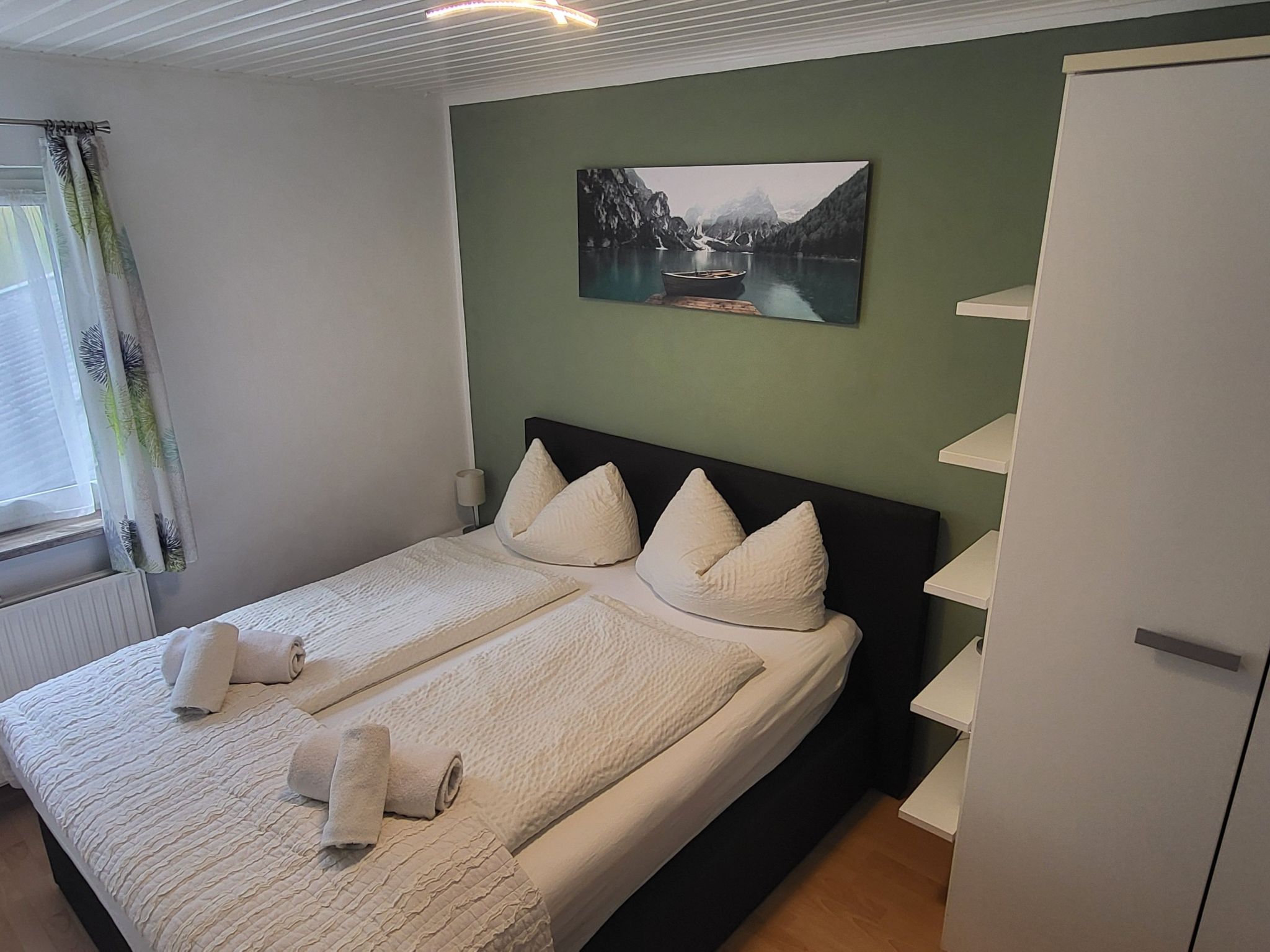 Geräumige Wohnung mit zwei Schlafzimmern und Balkon — view 2 of 15