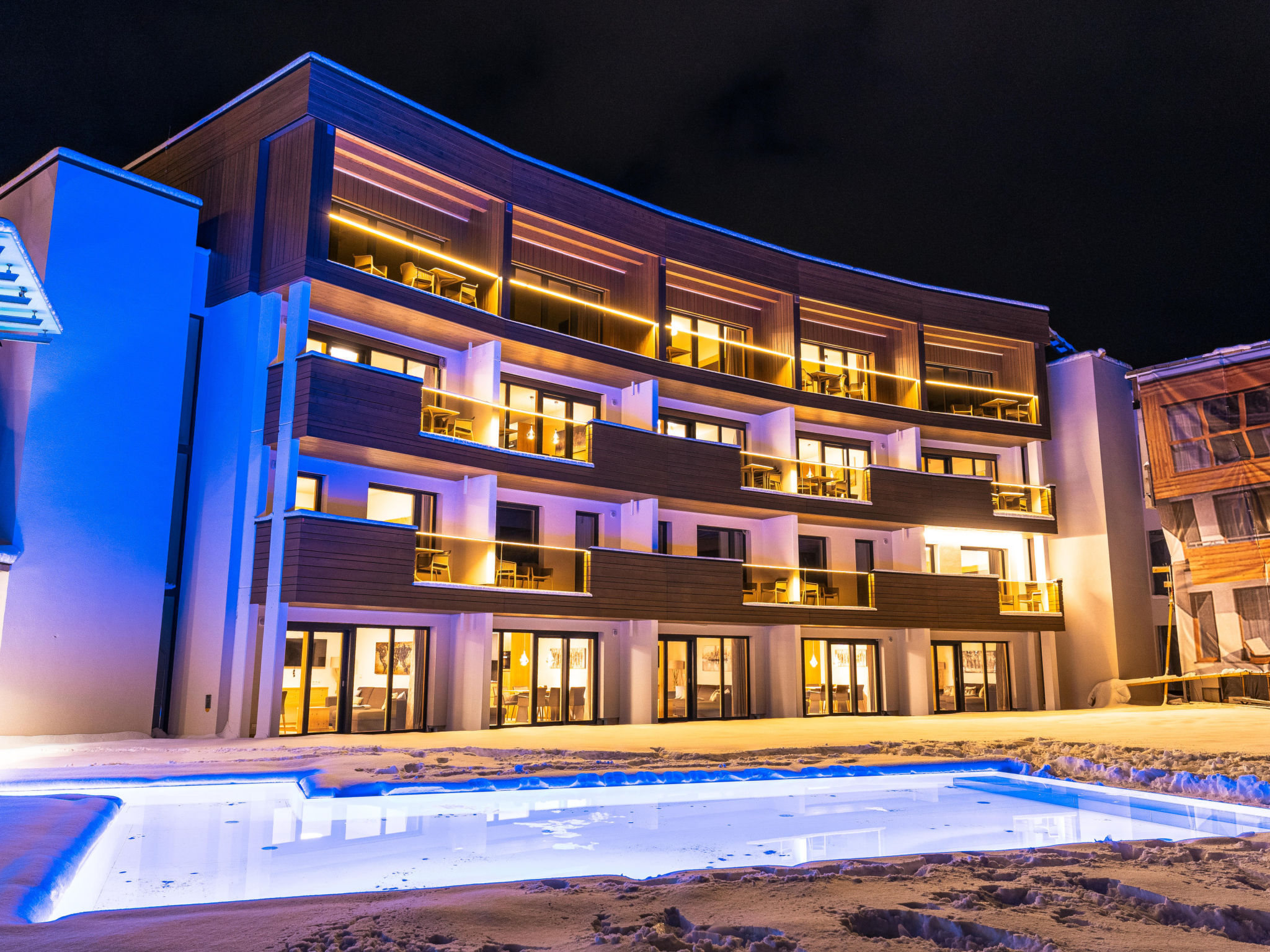 Photo of 3_SPA - Poolside Superior 726