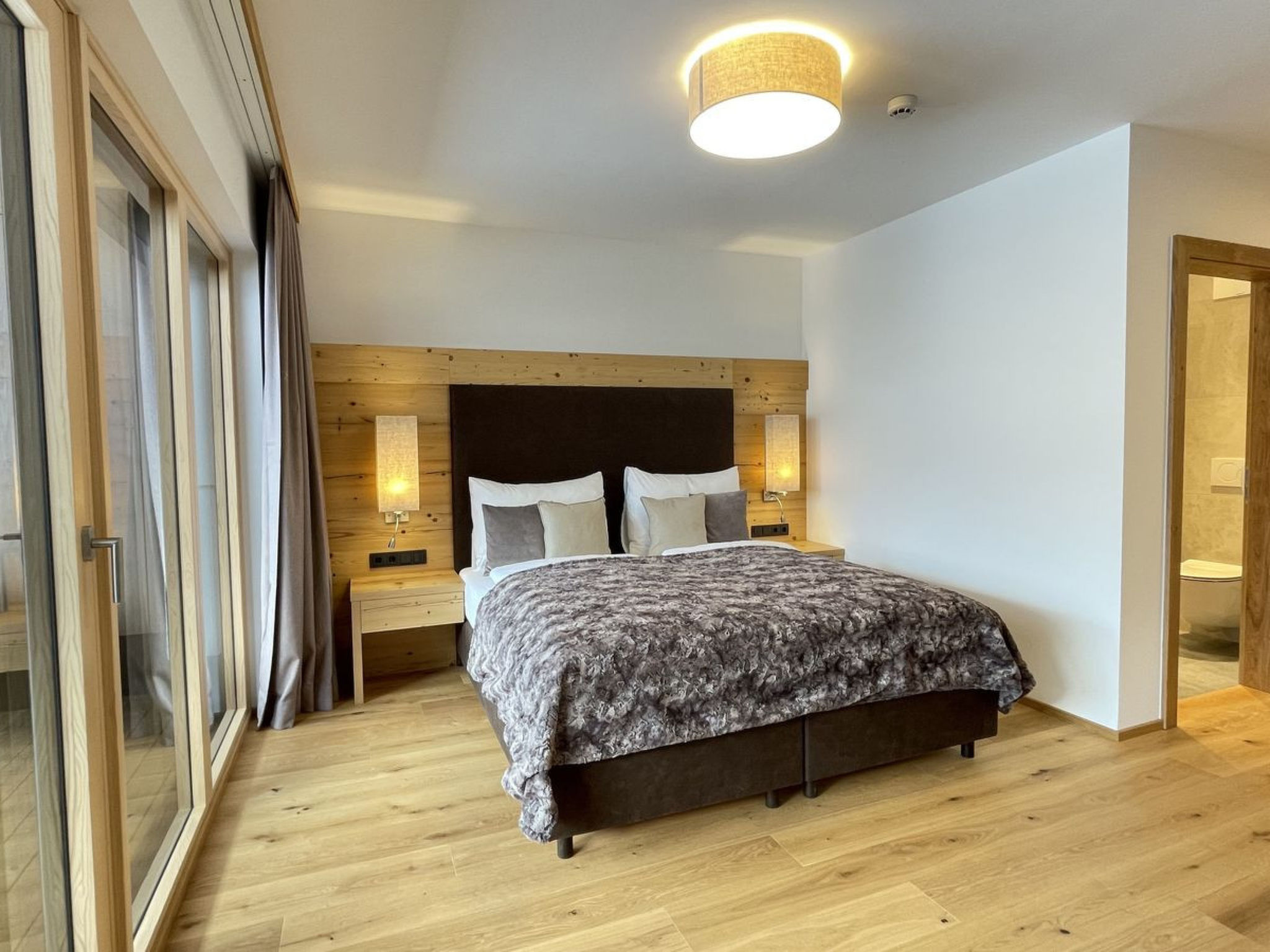 Photo of 3_SPA - Poolside Superior 726