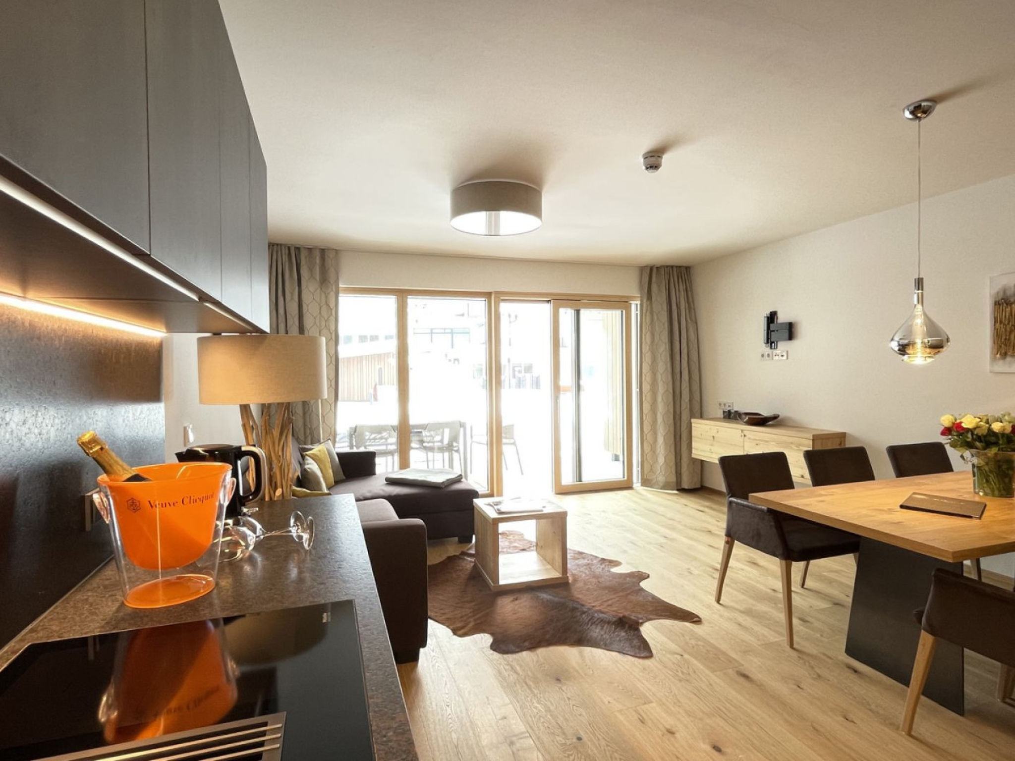 Photo of 3_SPA - Poolside Superior 726