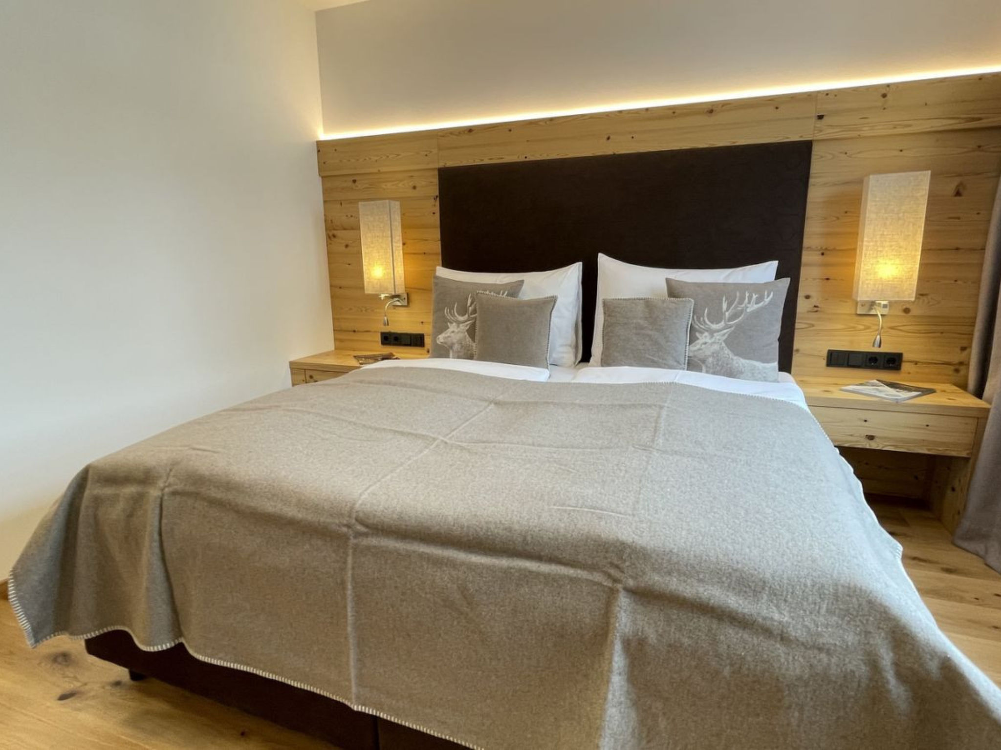 Photo of 3_SPA - Poolside Superior 726