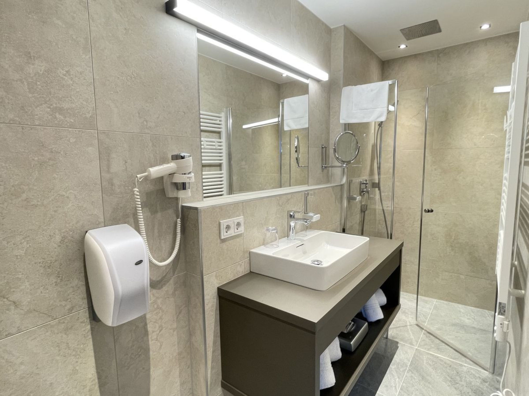 Photo of 3_SPA - Poolside Superior 726