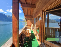 Waterfront Apartment 3: Direct aan het Meer met Bergzicht in Zell am See - thumbnail 1