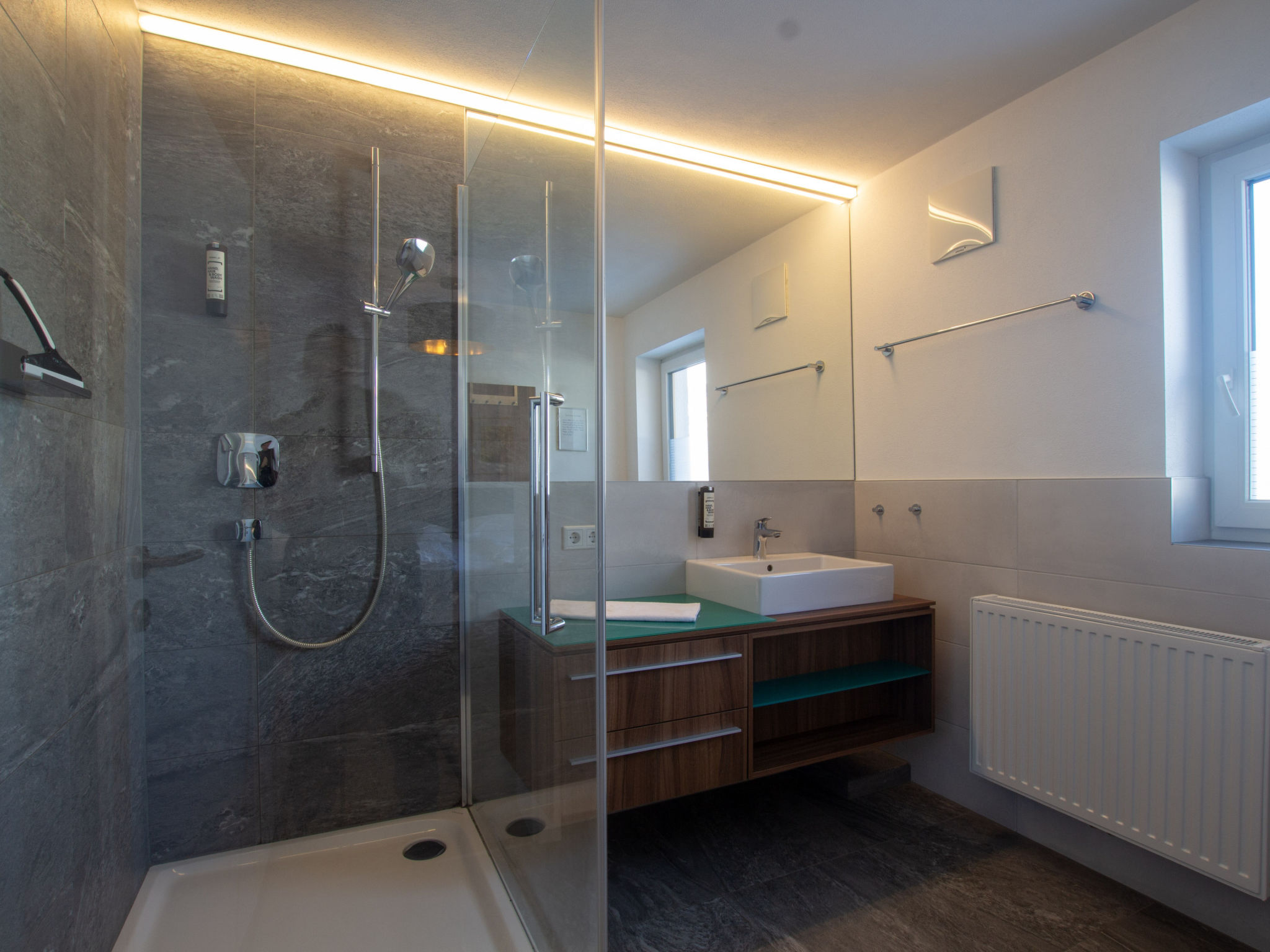 Photo of Panorama App 2A am See, für max.4,free Wifi