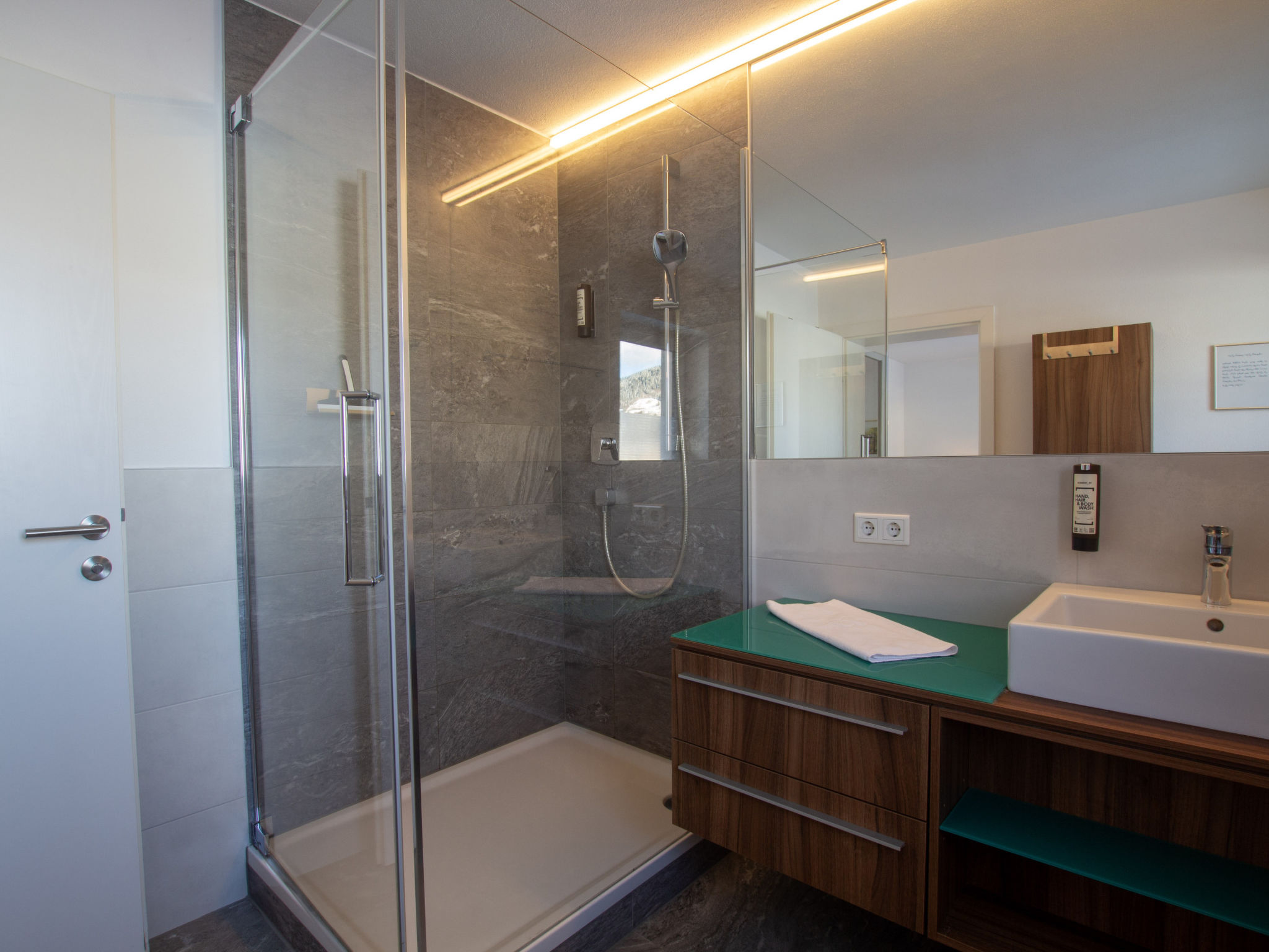 Photo of Panorama App 2A am See, für max.4,free Wifi