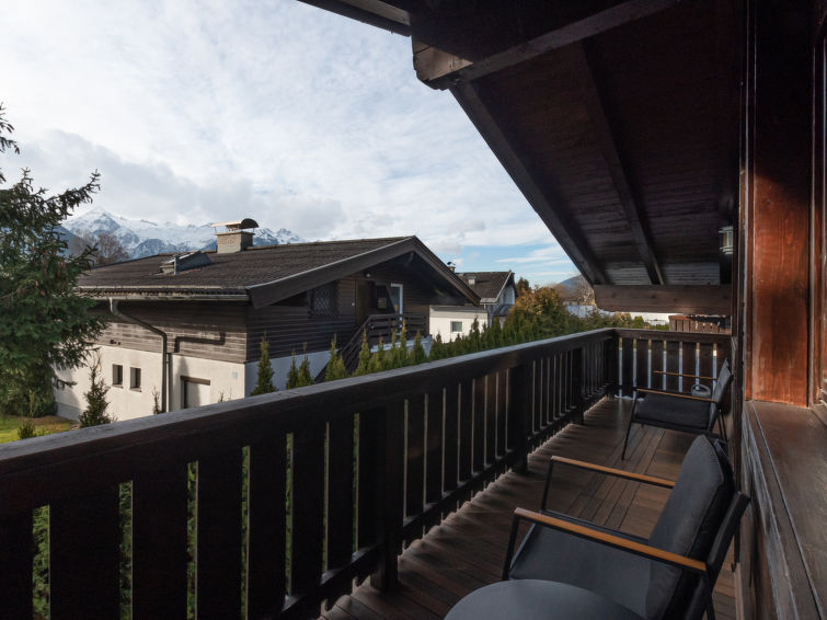 "Alpenchalets (ZSE202)", appartement 5-kamers 100 m2 op de 1e verdieping. Gerenoveerd in 2019, gezellig ingericht: 1 kamer met afgeschuinde daken met 1 2-pers bed (160 cm). Uitgang naar het balkon. 3 ..