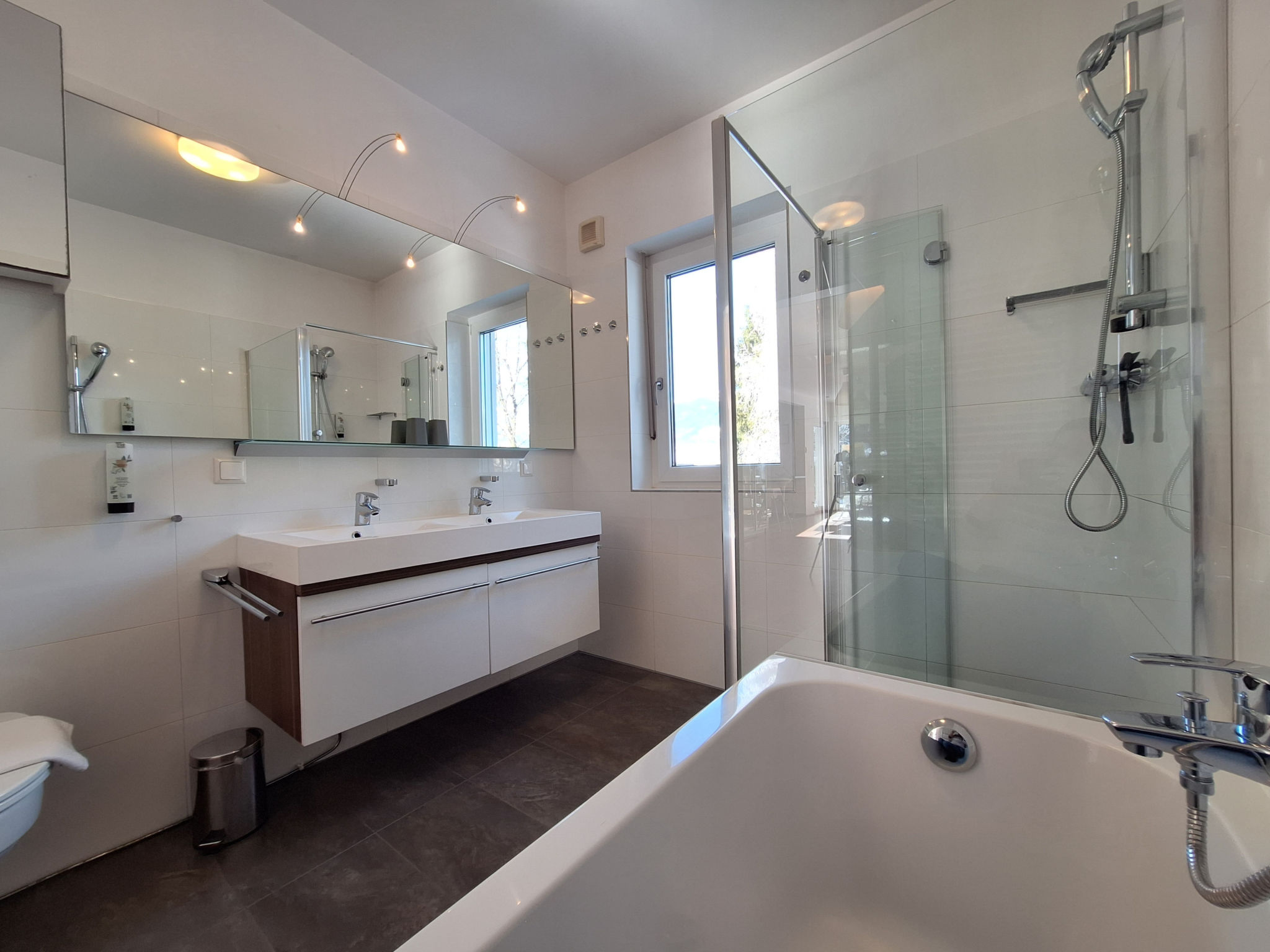 Photo of Falcon Lodge Kaprun nähe Gletscher und Zentrum