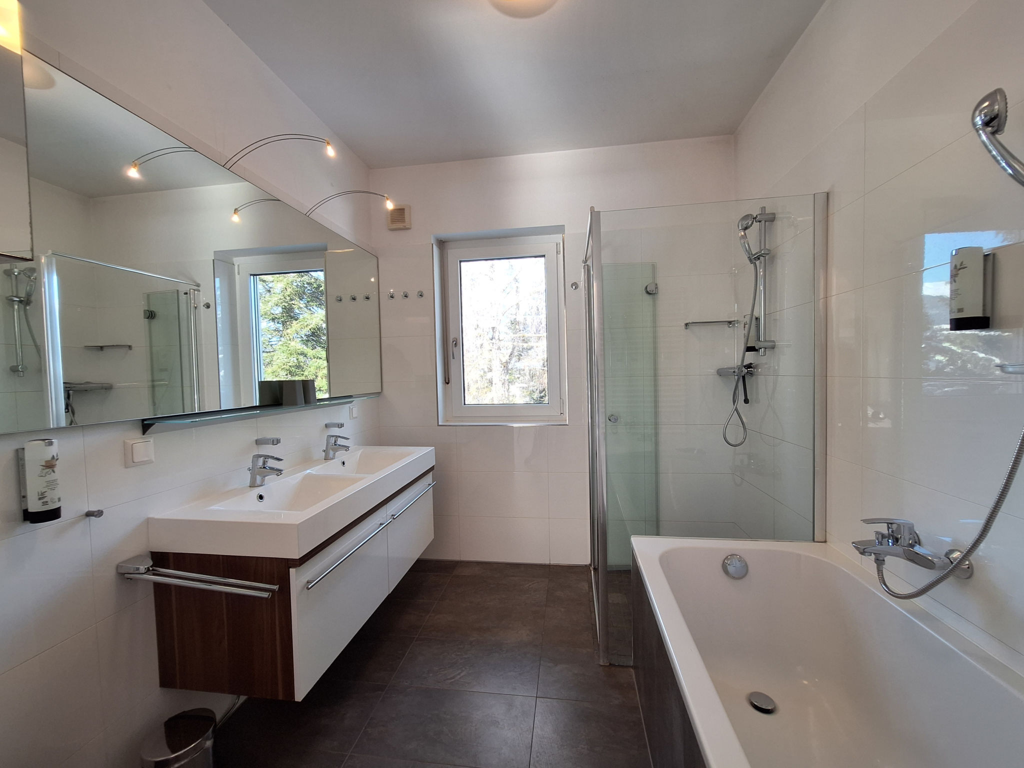 Photo of Falcon Lodge Kaprun nähe Gletscher und Zentrum