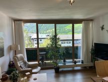 Ruim penthouse in Kaprun met uitzicht op de bergen, vlakbij centrum en piste - thumbnail 1