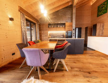 Vrijstaand chalet voor 6 aan de oever van een bergmeer in Niedernsill - thumbnail 1