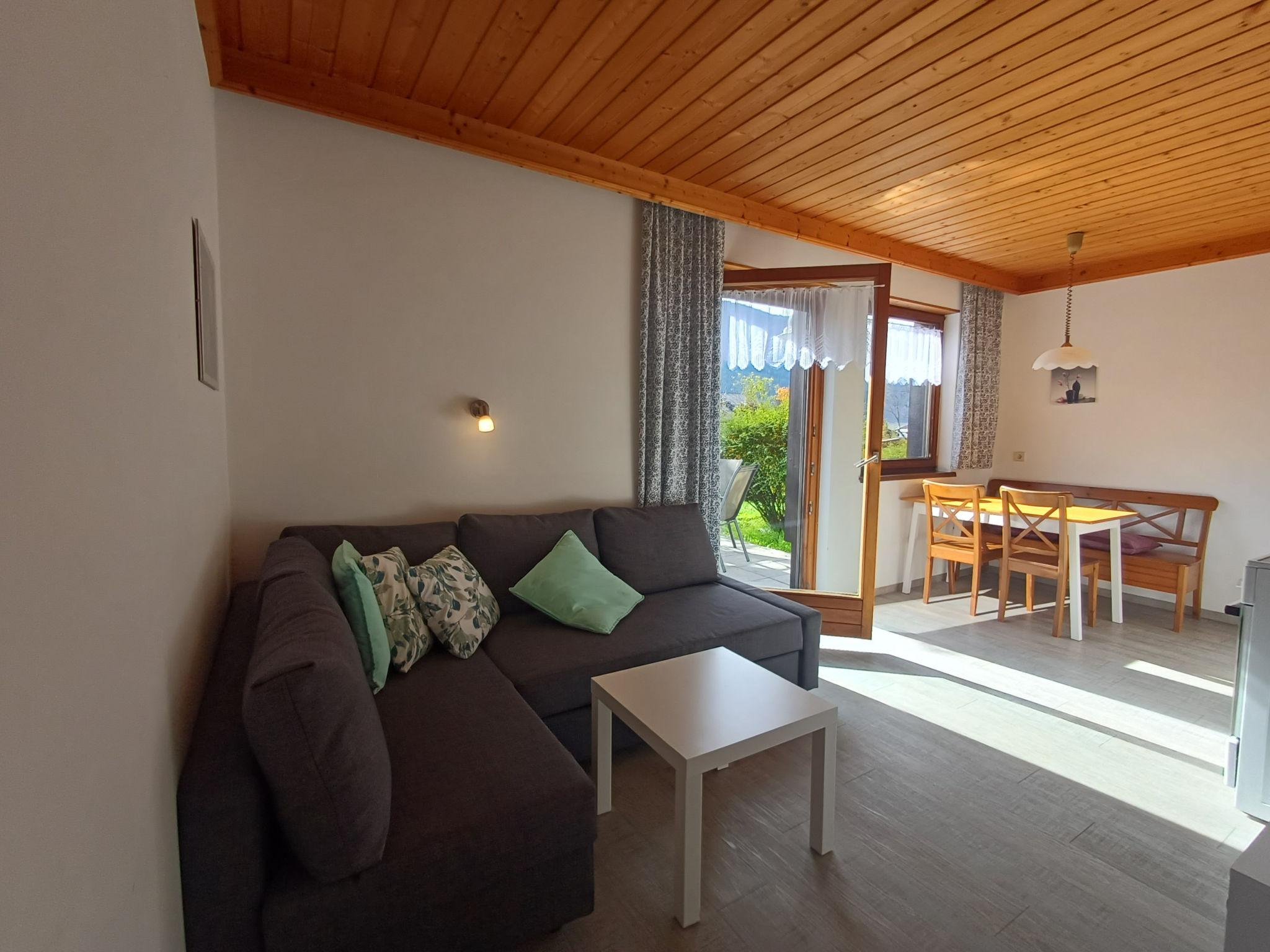Profelt Apartment B, für 4,zentrale Lage, große Te