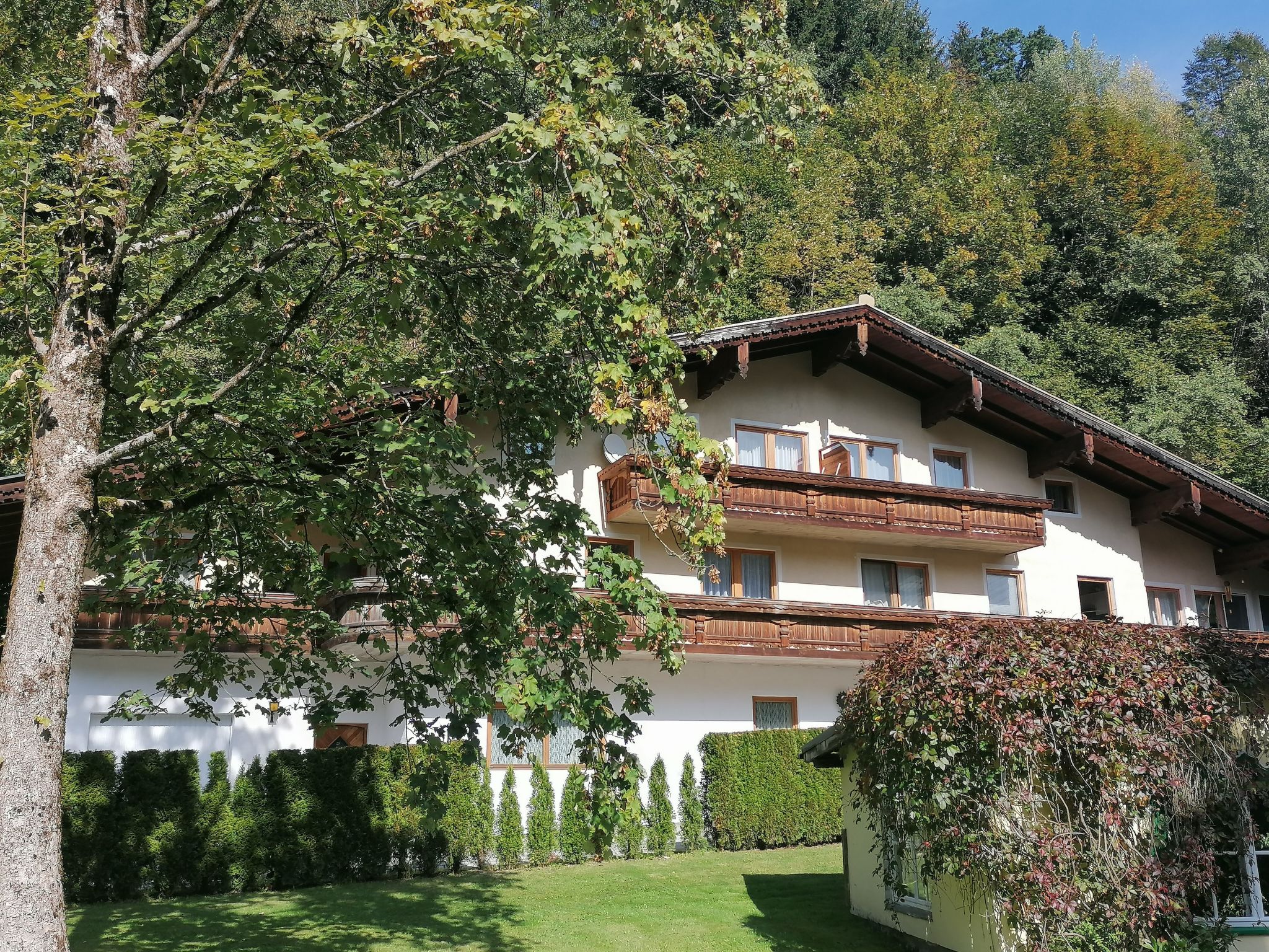 Nahe den Skigebieten und Ausgangspunkt zu Sehenswürdigkeiten - Outside