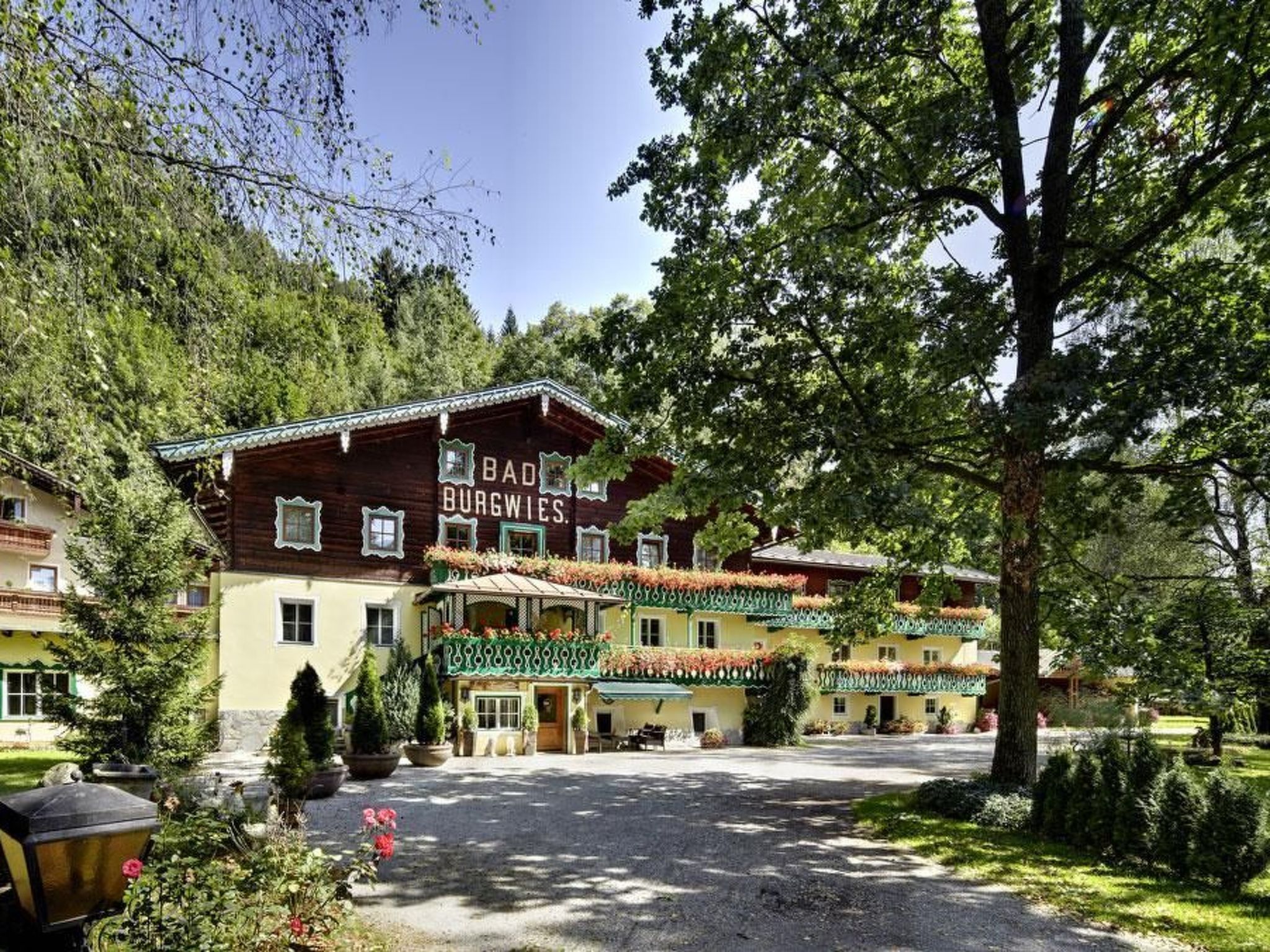 Nahe den Skigebieten und Ausgangspunkt zu Sehenswürdigkeiten - Outside
