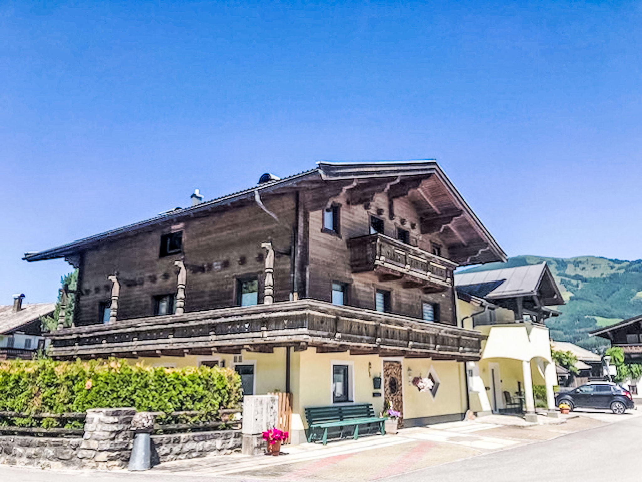 Photo of Evi 1