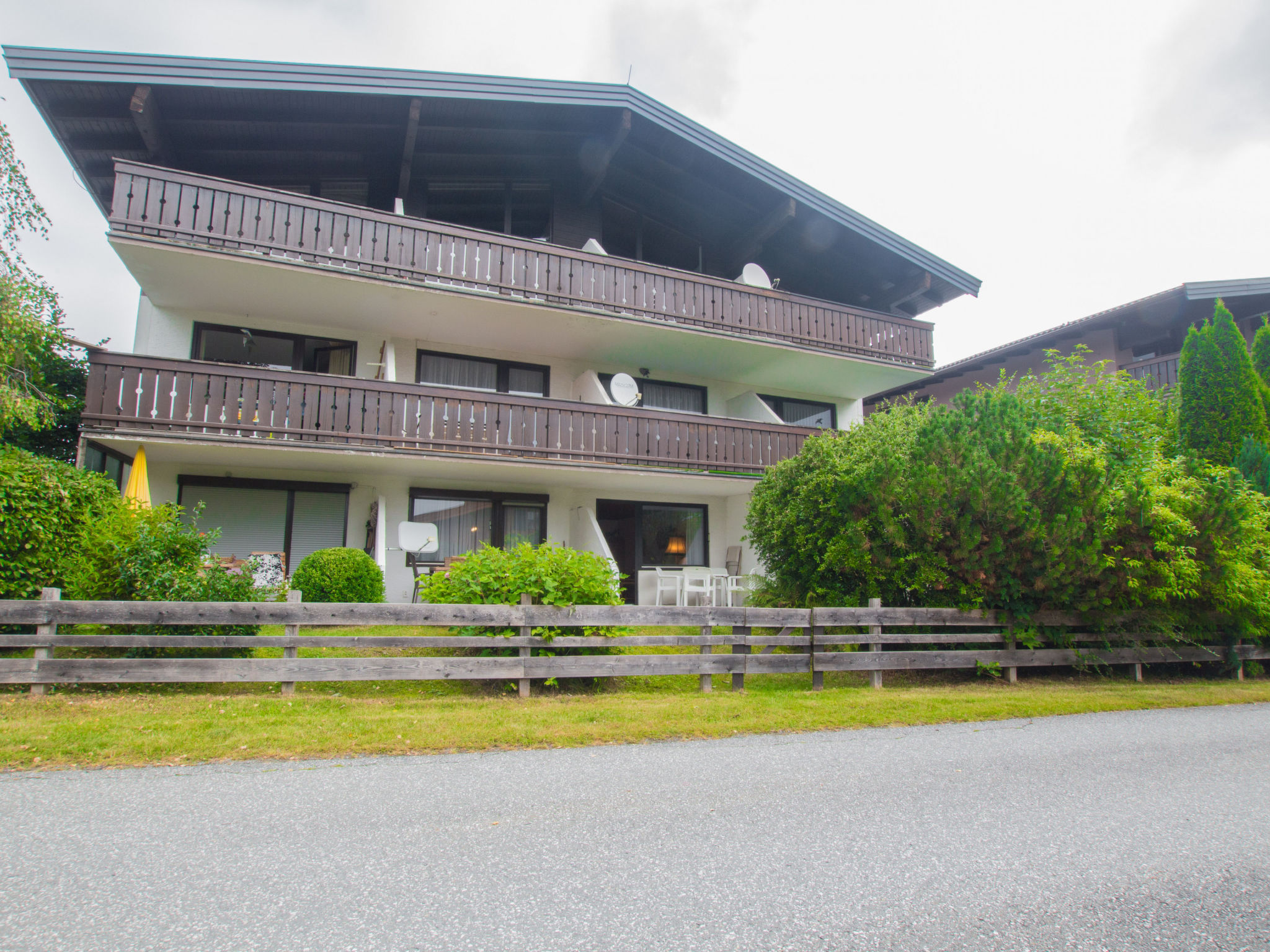 Apartment Metzger mit Terrasse in Maishofen - Buiten