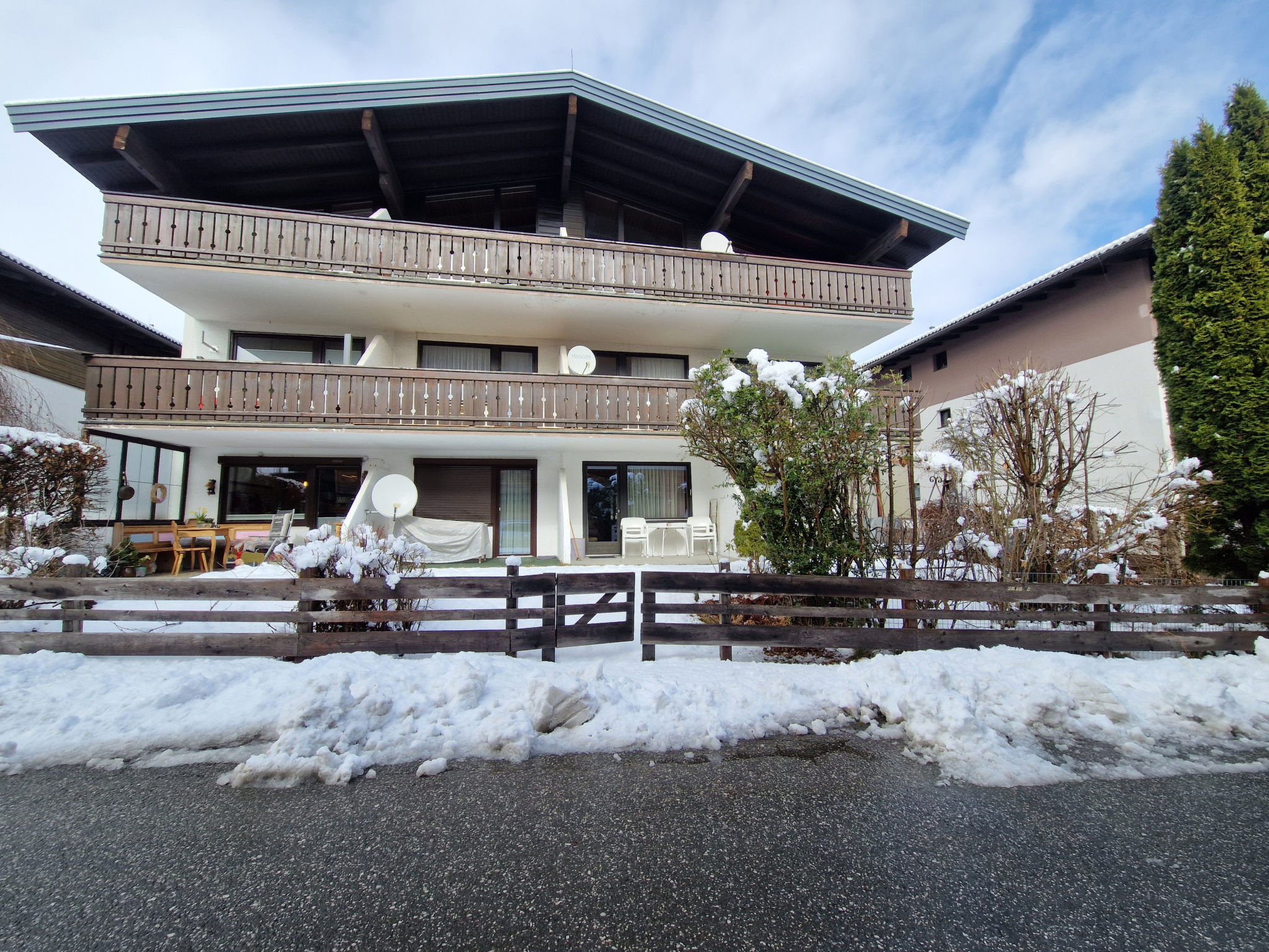Apartment Metzger mit Terrasse in Maishofen - Buiten