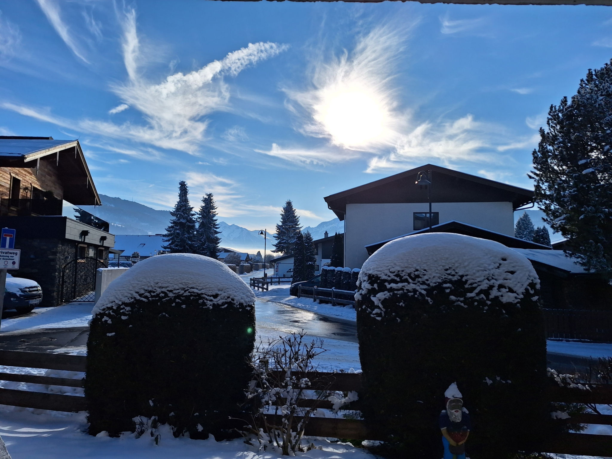 "Apartment Barbara Top 2 in Maishofen nähe Saalbach", appartement 2-kamers 40 m2 op de 1e verdieping. Het objekt is geschikt voor 4 volwassenen. Woonkamer met 1 divanbed, 1 uitschuifbaar bed en TV. 1..