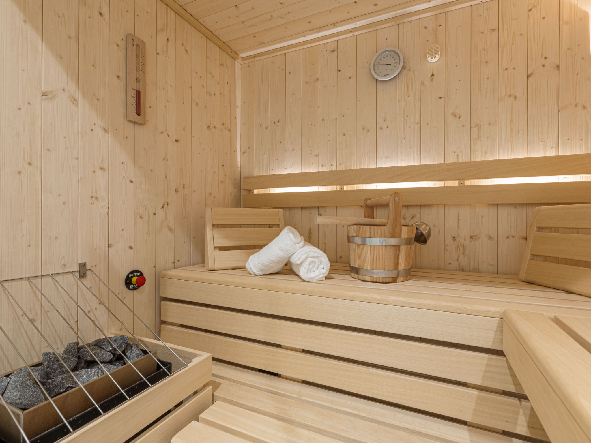 Mit 2 SZ & privaten Wellnessbereich-Drinnen