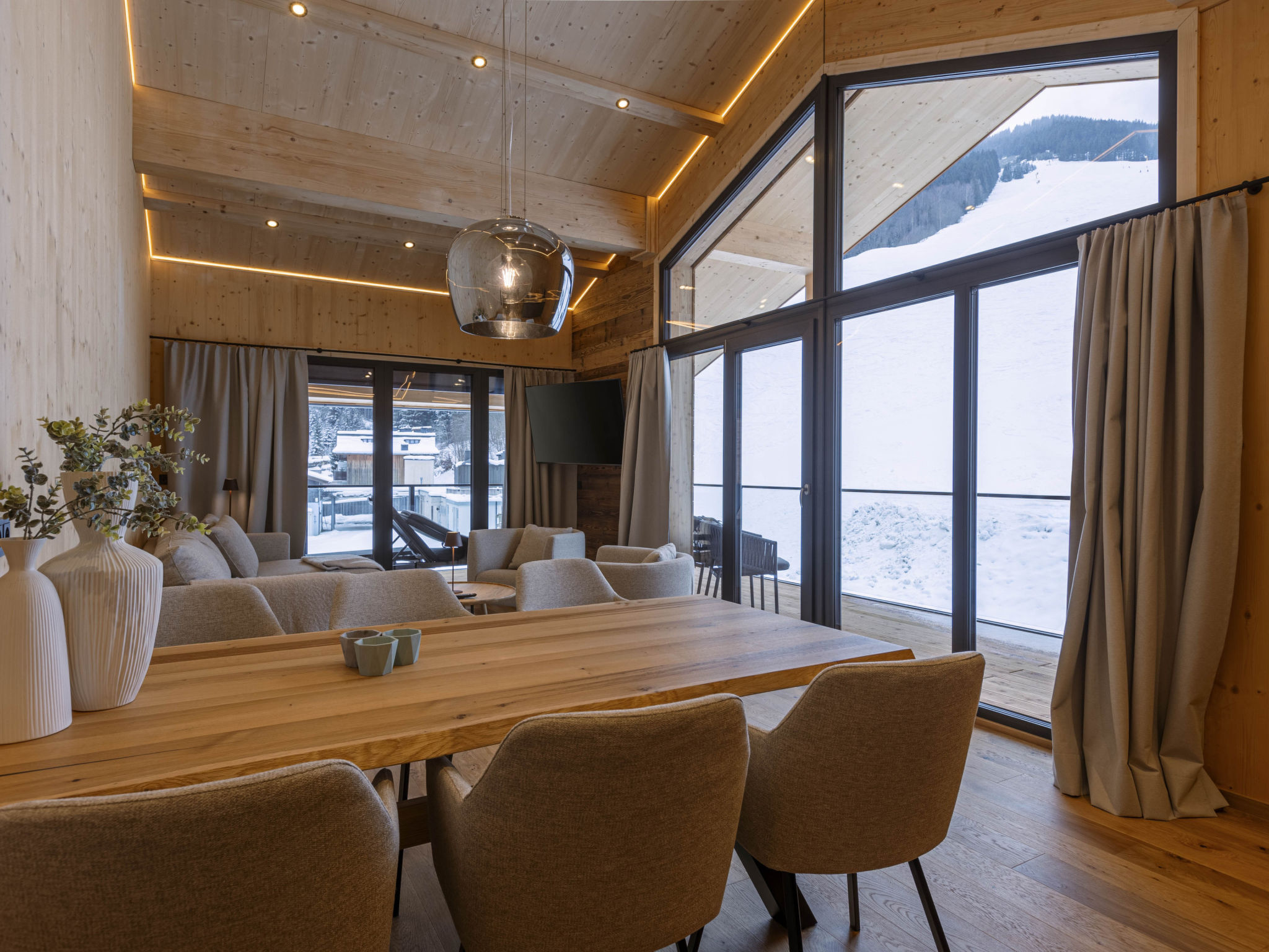 Mit 2 SZ & privaten Wellnessbereich-Drinnen