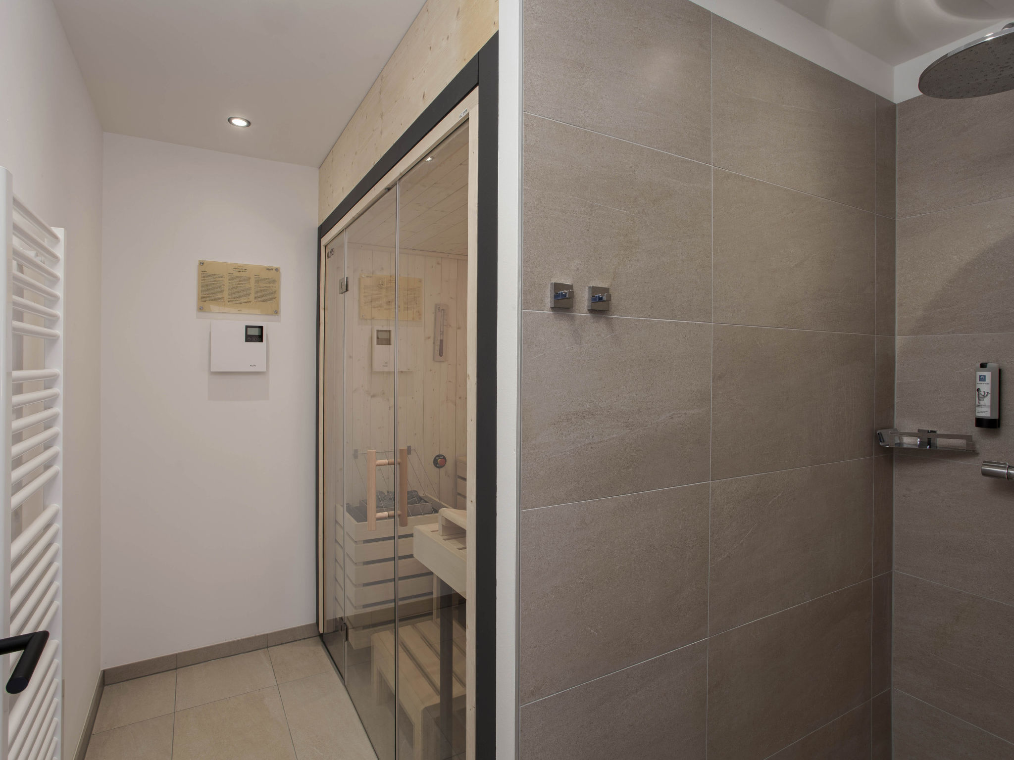 Mit 2 SZ & privaten Wellnessbereich-Drinnen