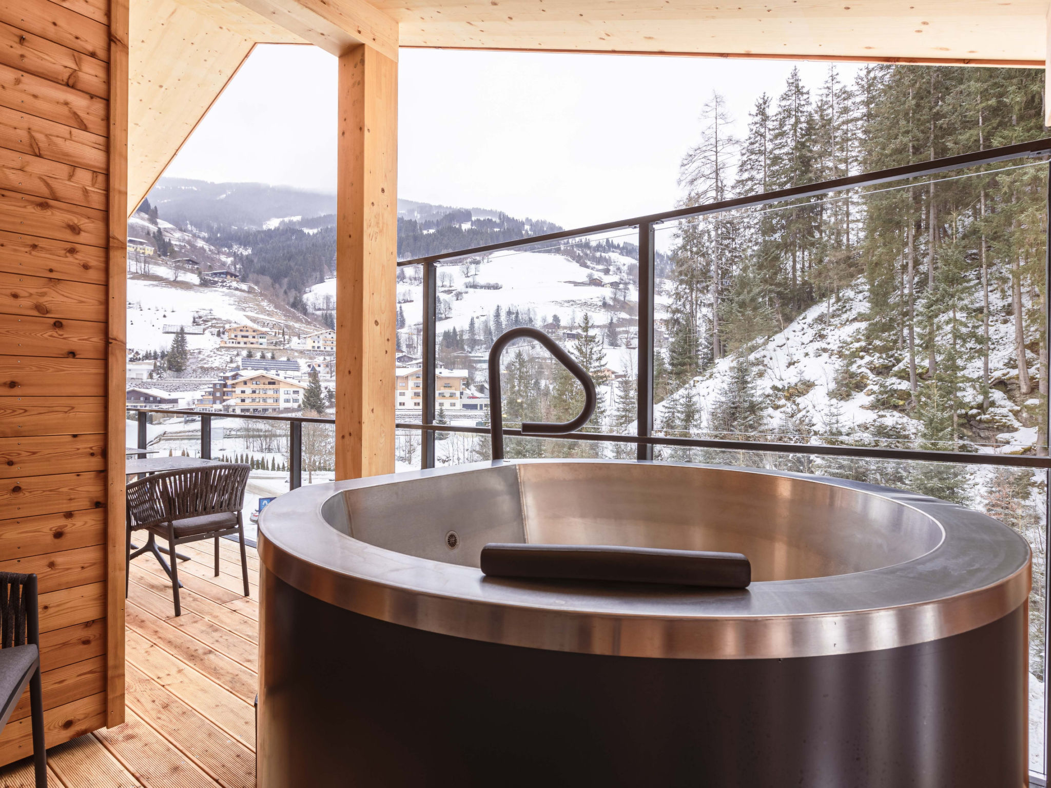 Mit 2 SZ & privaten Wellnessbereich-Draußen