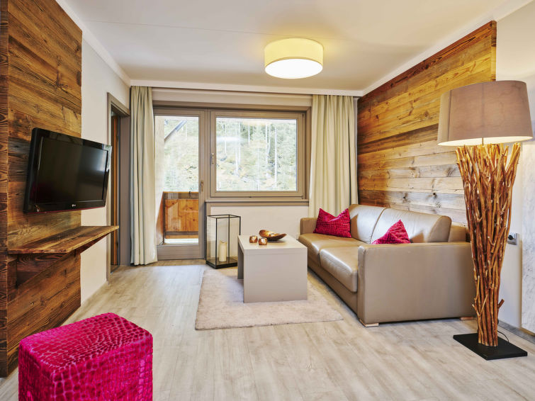 Photo of Juniorsuite bis zu 4 P &Wellnessbereich