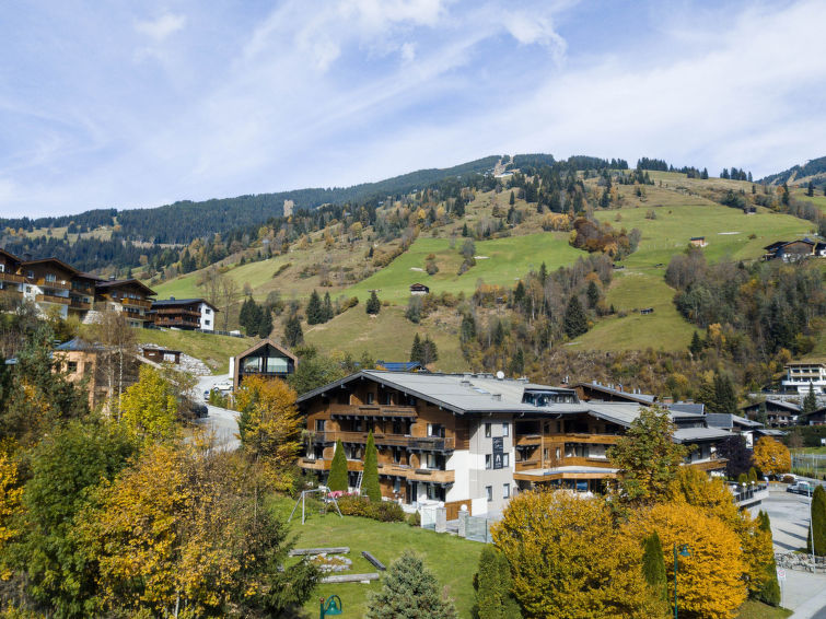 Juniorsuite bis zu 4 P &Wellnessbereich Translation missing: en.helpers.properties.accommodation_type.holiday_resort in Saalbach - Hinterglemm