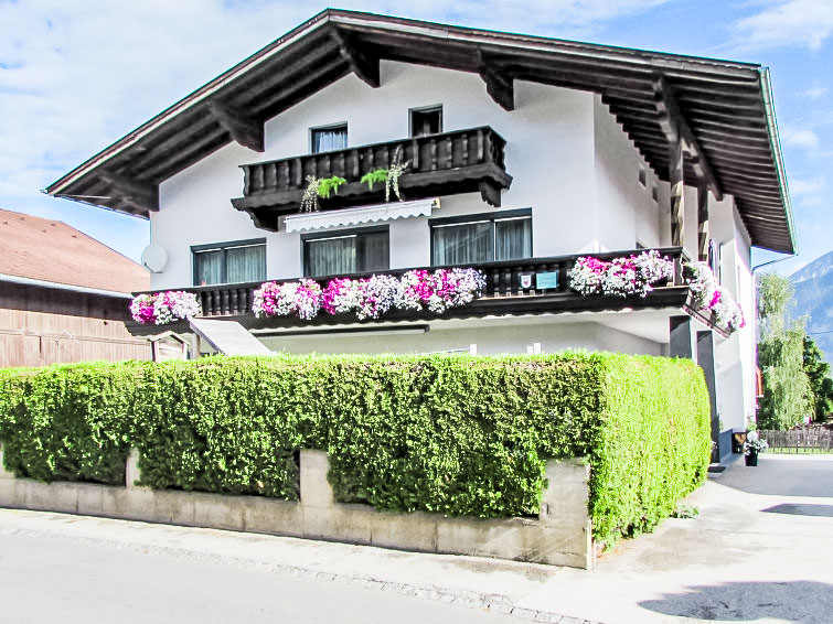 Op 500 m van de piste: Ruim appartement in het centrum van Axams in Axams