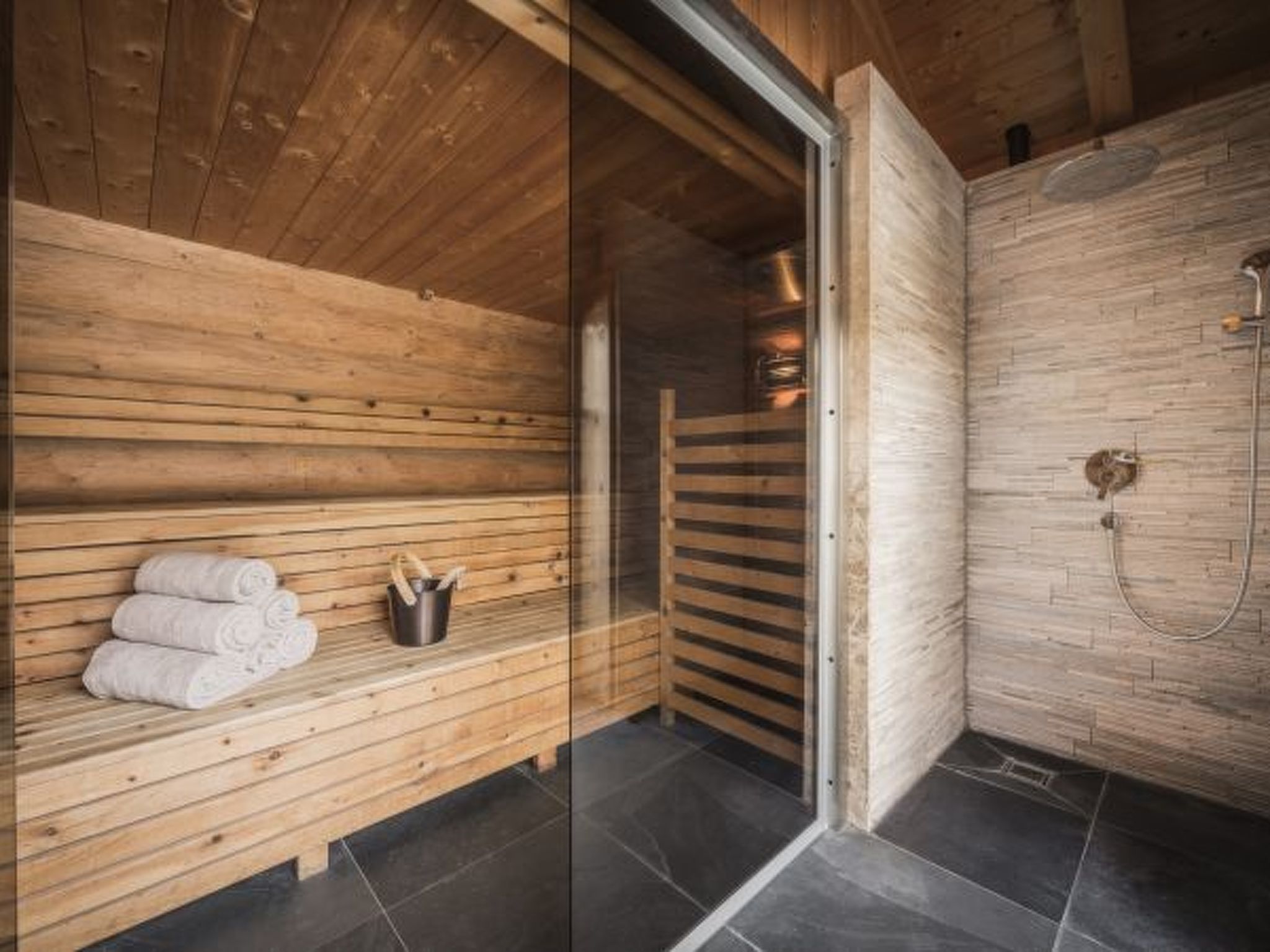 Ruim chalet in Leutasch met sauna, open haard en omheinde tuin - foto 5