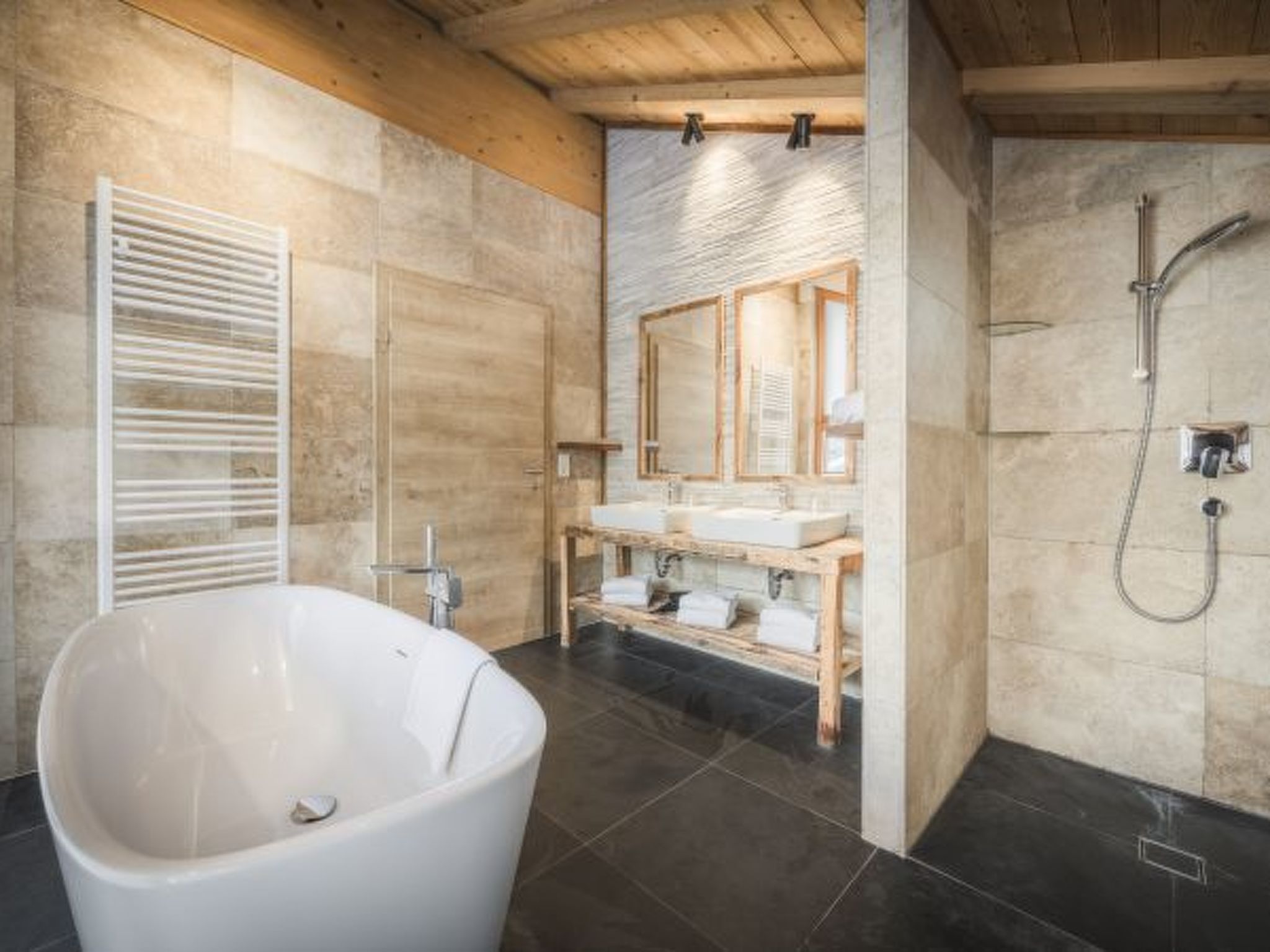 Ruim chalet in Leutasch met sauna, open haard en omheinde tuin - foto 7