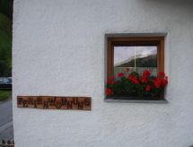 mit Schwedenofen und großer Terrasse