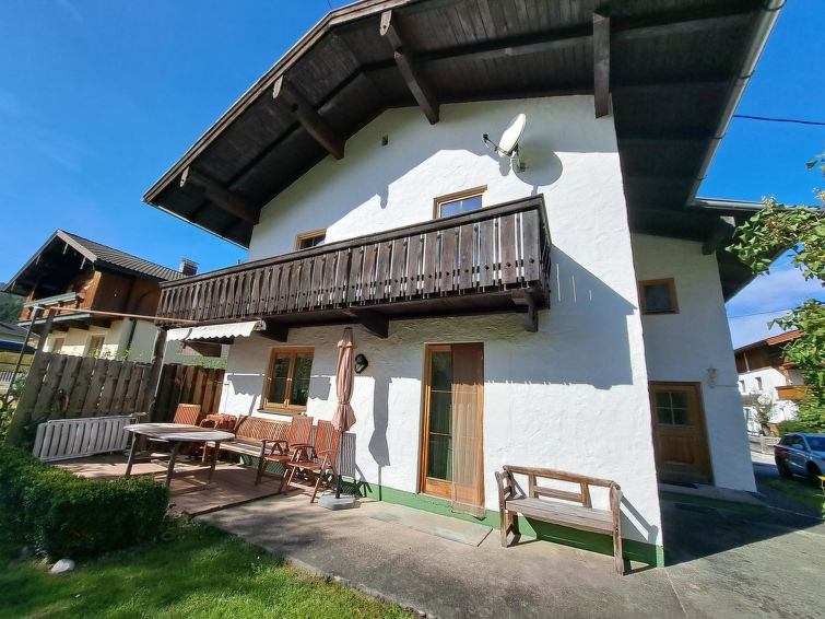 "Haus Broda", 6-room house on 2 levels. Object suitable for 6 adults + 3 children. Simple and beautiful furnishings: dining room with dining table. Living room with TV and tiled stove. (oven, dishwash..