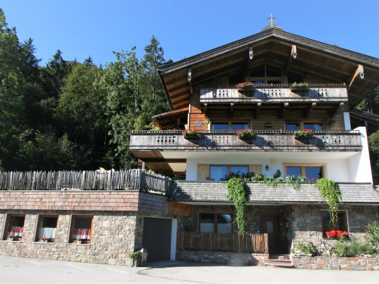 Comfortabel appartement in Strass im Zillertal - Chalet Astholz in Strass im Zillertal