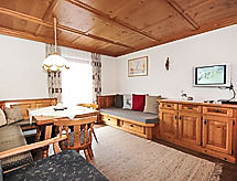 Ruim chalet voor 7 aan de skipiste met bergzicht in Fügen - thumbnail 2