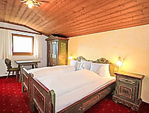 Ruim chalet voor 7 aan de skipiste met bergzicht in Fügen - thumbnail 5