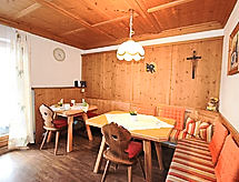 Ruim chalet voor 7 aan de skipiste met bergzicht in Fügen - thumbnail 3