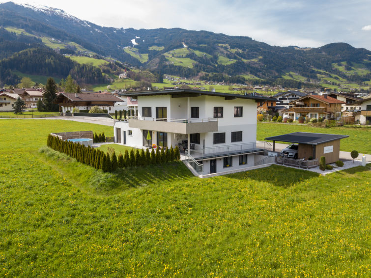 "Apart Schachinger", appartement 3-kamers 65 m2, souterrain. Zeer gezellig ingericht: 1 2-pers. kamer met TV. 1 2-pers. kamer met 1 divanbed en TV. Woonkeuken (oven, afwasmachine, 4 keramische glas ko..