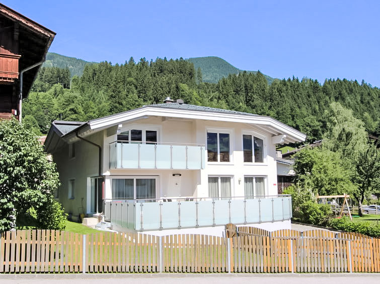 7-Zimmer-Haus 260 m2 auf 3 Stockwerken. Geräumig, sehr komfortabel und modern eingerichtet: Eingang. Grosses Wohnzimmer mit Kabel-TV (Flachbildschirm). Ausgang zur Terrasse. Grosse, offene Küche (Ba..