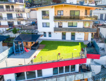 Rustiek appartement aan de skipiste in Fügen met panoramisch bergzicht - thumbnail 1