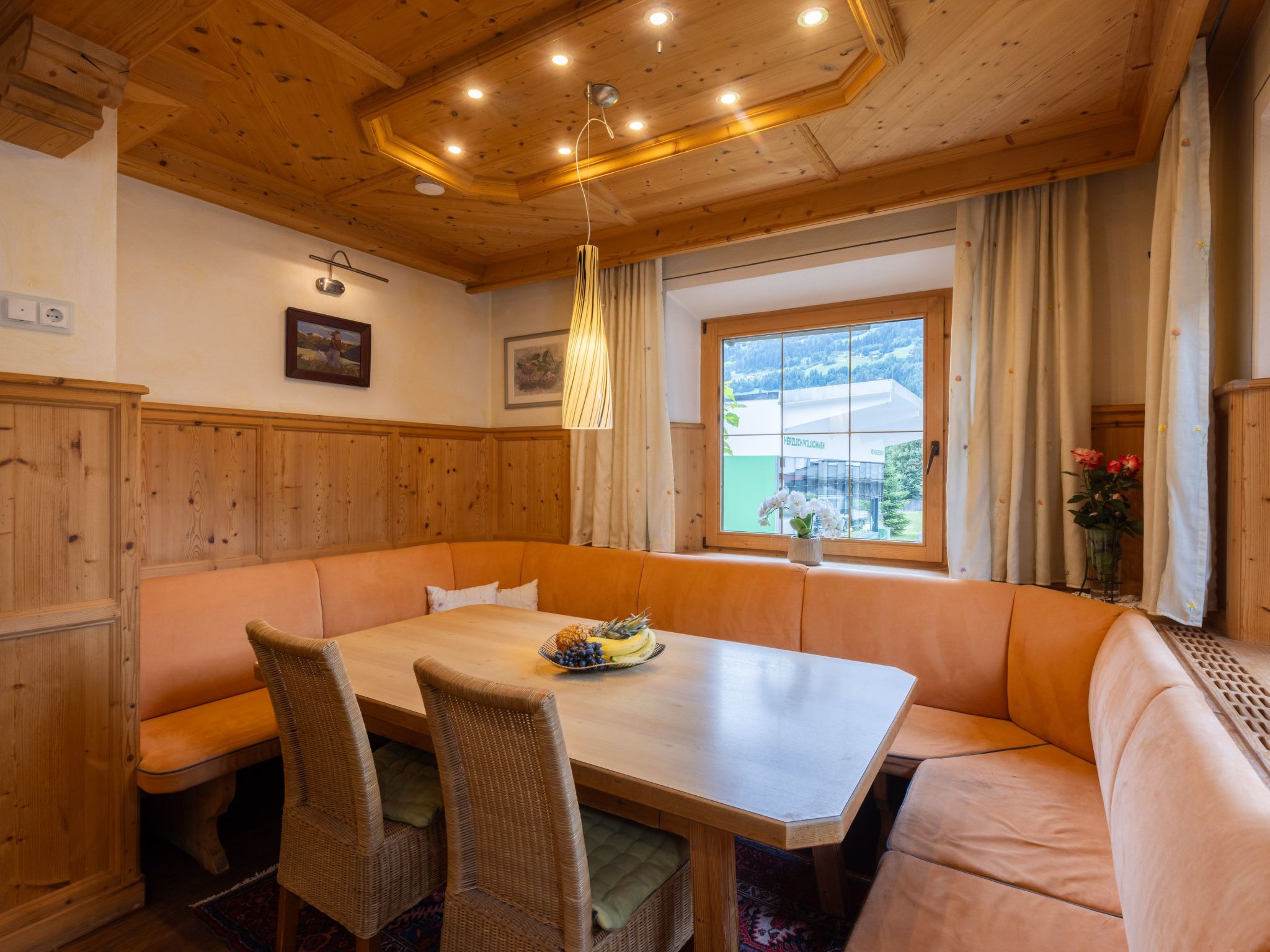 Villa Emma, Ferienhaus für bis zu 10 Personen, eigener Garten, absolute Privats-Image-tags.info