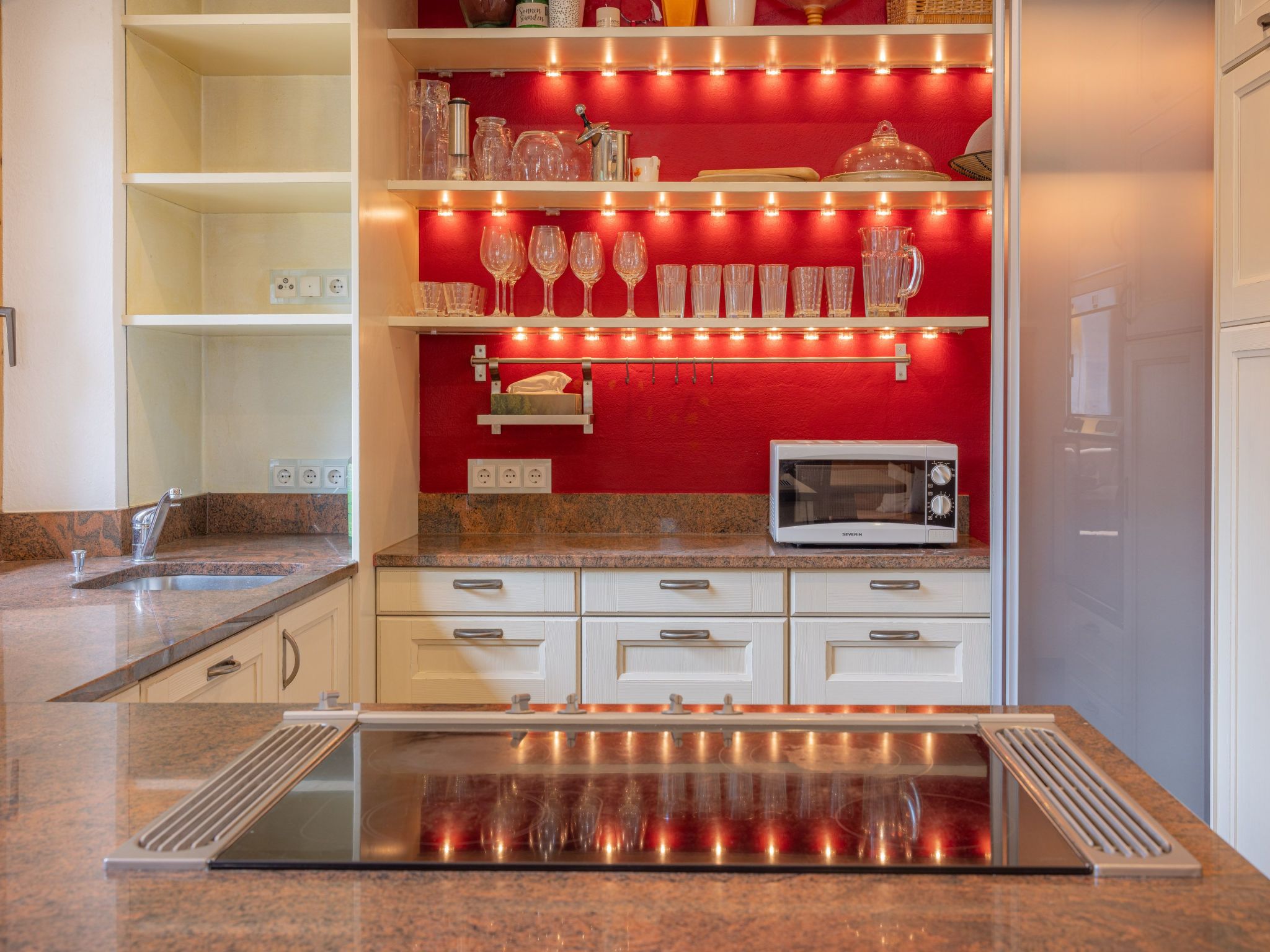 Villa Emma, Ferienhaus für bis zu 10 Personen, eigener Garten, absolute Privats-Image-tags.info