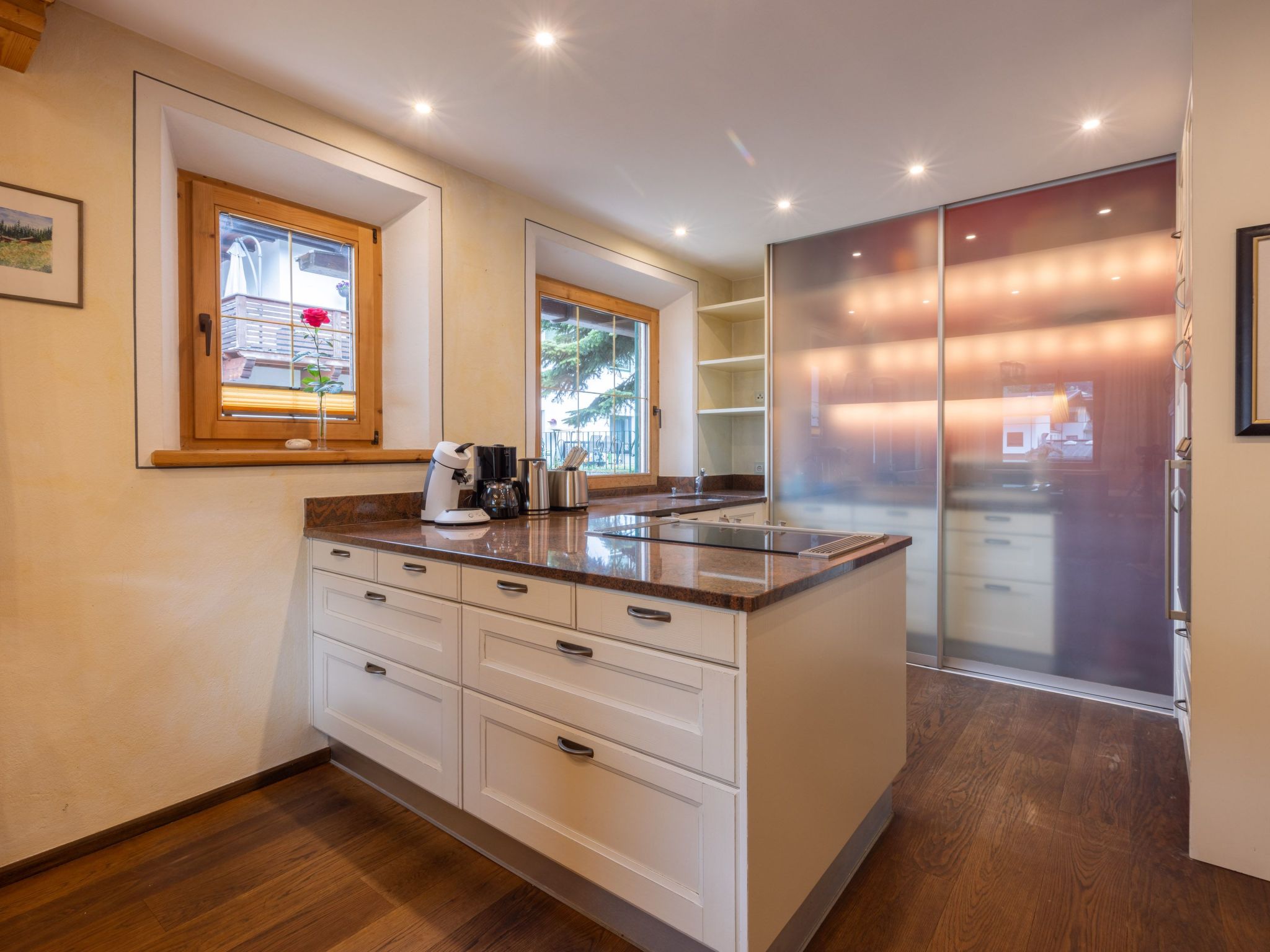 Villa Emma, Ferienhaus für bis zu 10 Personen, eigener Garten, absolute Privats-Image-tags.info