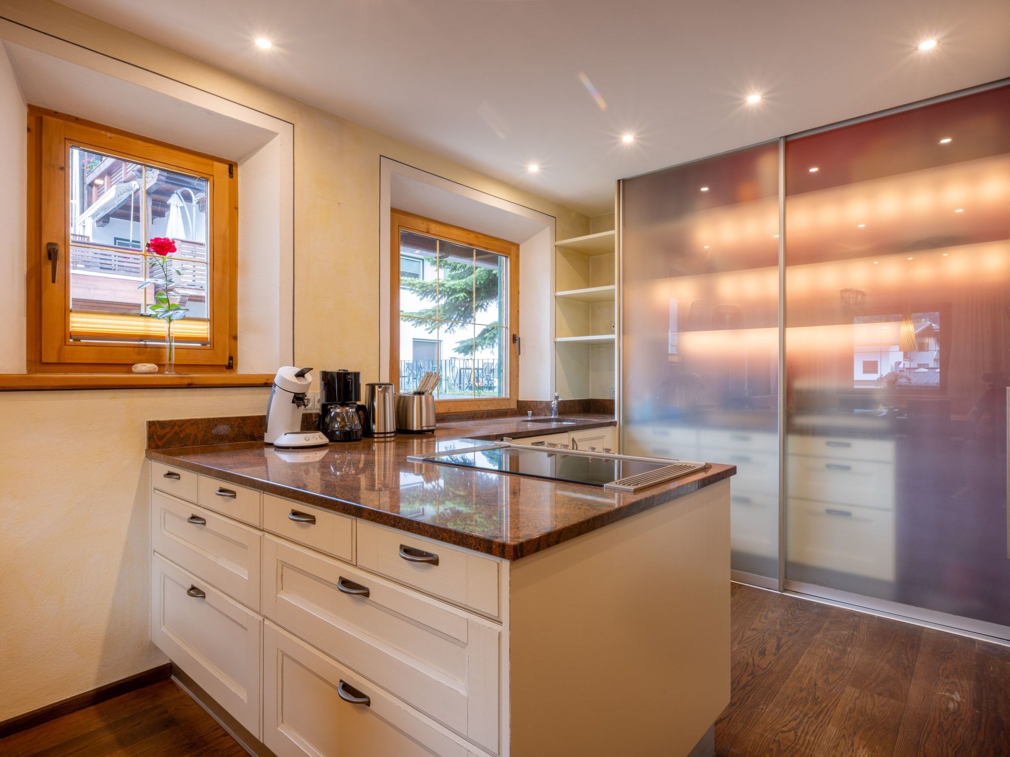 Villa Emma, Ferienhaus für bis zu 10 Personen, eigener Garten, absolute Privats-Image-tags.info