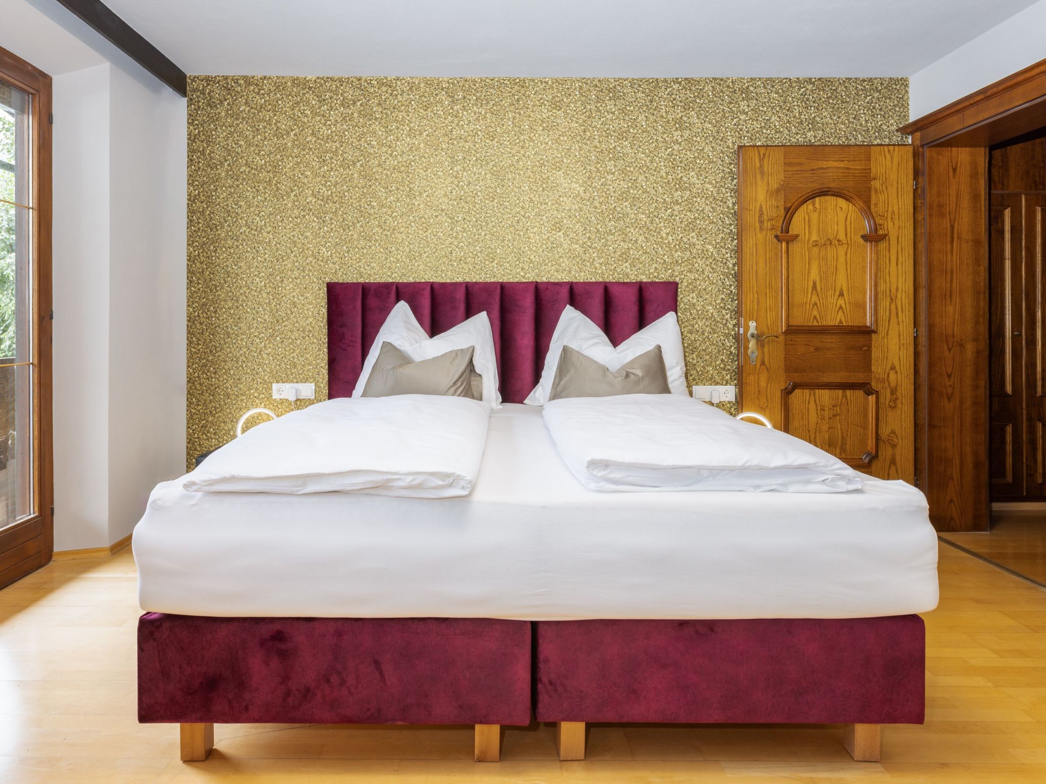 Villa Emma, Ferienhaus für bis zu 10 Personen, eigener Garten, absolute Privats-Image-tags.info