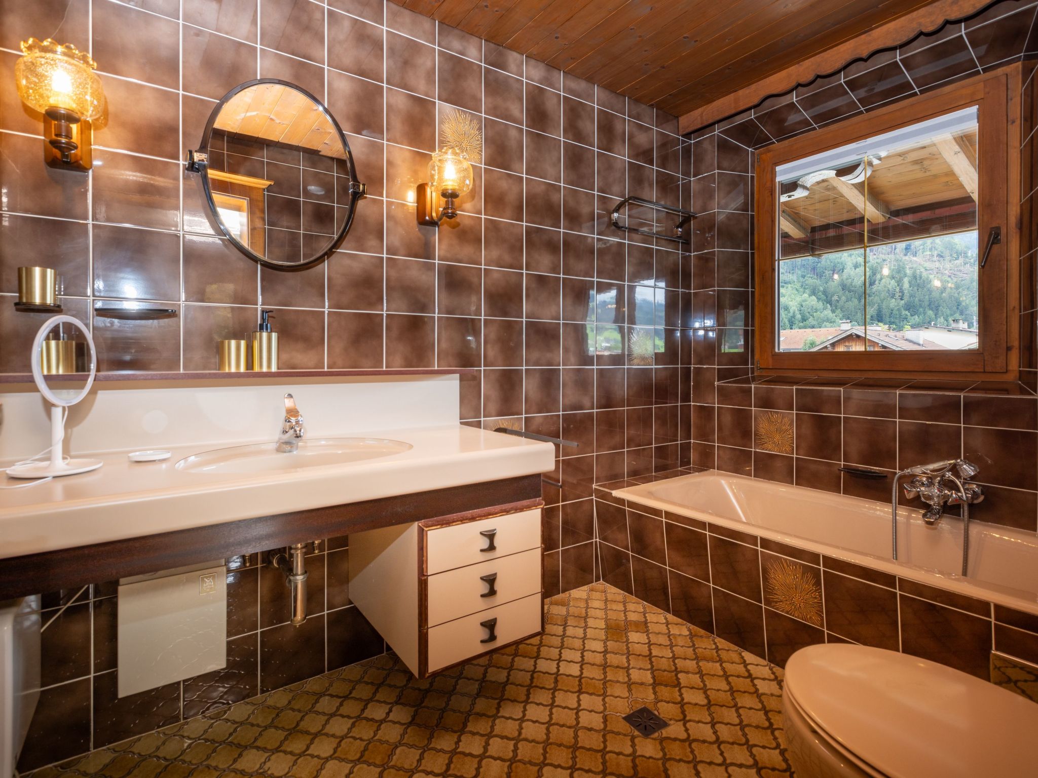 Villa Emma, Ferienhaus für bis zu 10 Personen, eigener Garten, absolute Privats-Image-tags.info